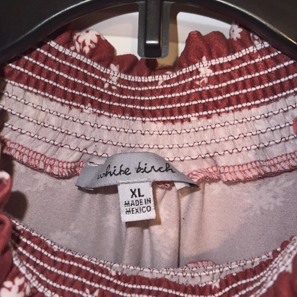 Mauve mock neck top w/ white floral print - Picture 3 of 3